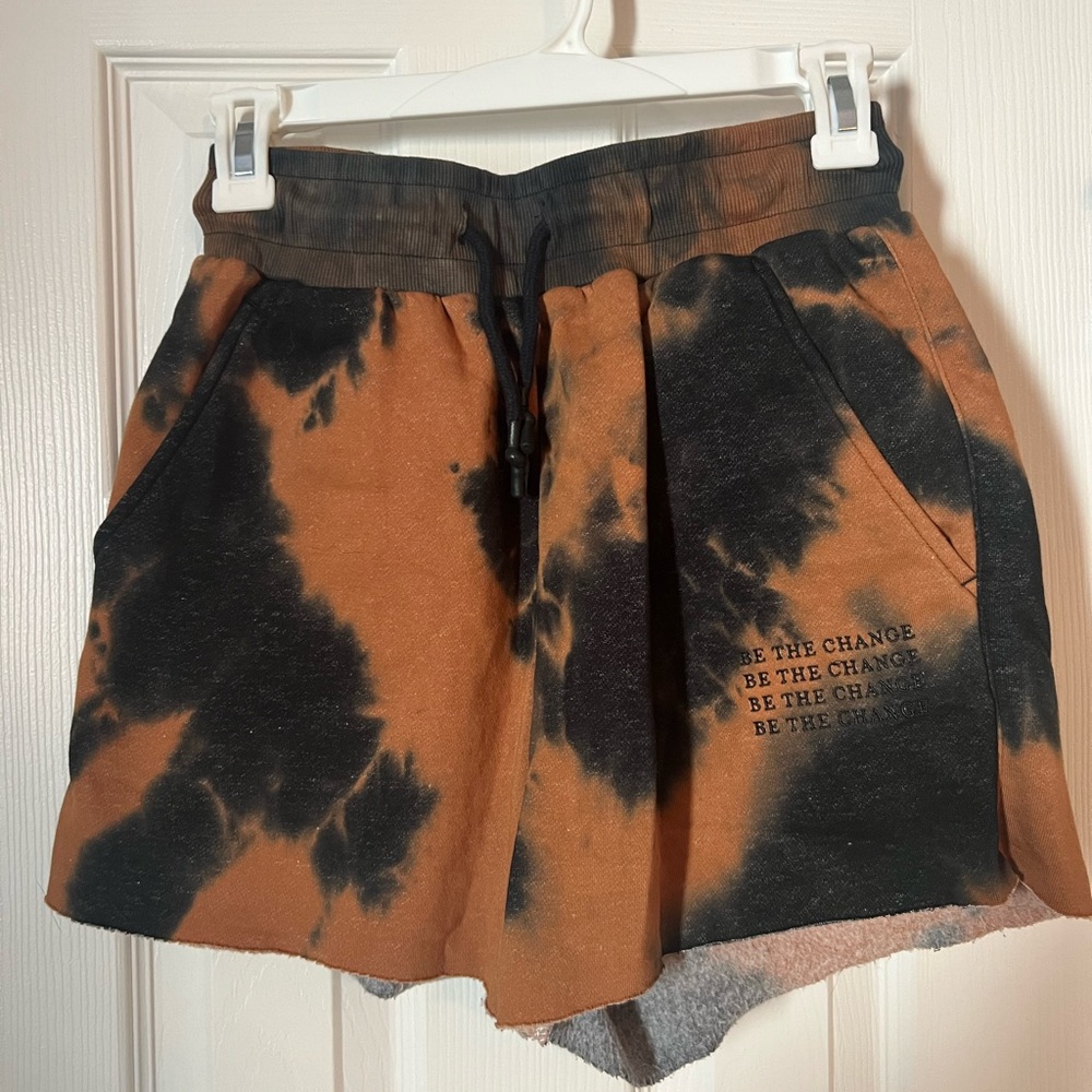 Vitality athletics ( balance athletica) affirmation short in dust devil color